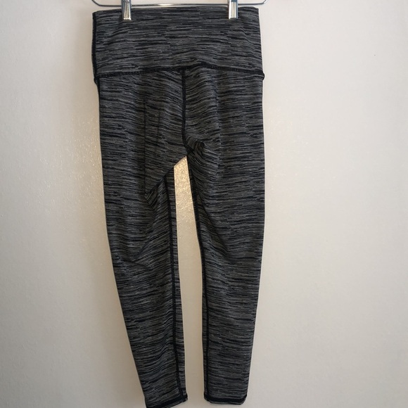 NWOT Aerie Womens Leggings Size Small Grey High Rise Capri - Picture 4 of 6